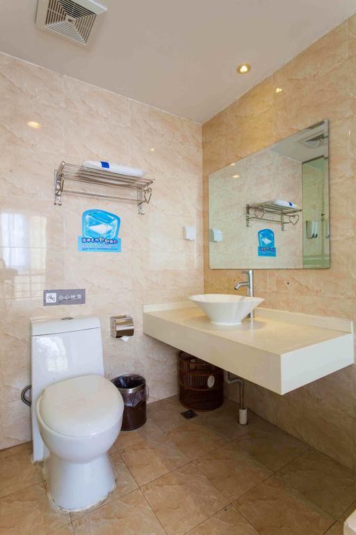 7Days Inn Wuzhou South Railway Station Cangwu Room photo