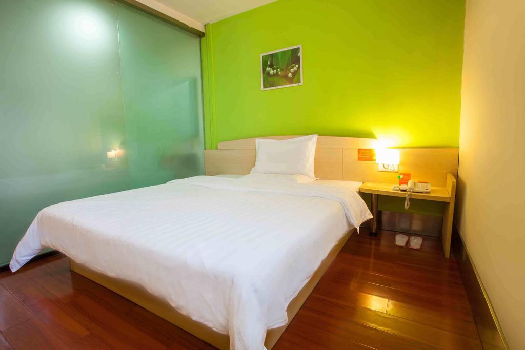 7Days Inn Wuzhou South Railway Station Cangwu Room photo