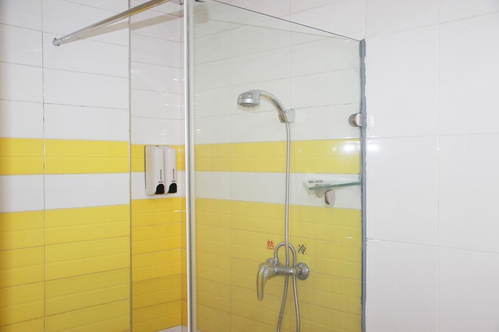 7Days Inn Wuzhou South Railway Station Cangwu Room photo